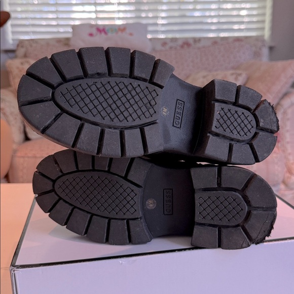 Guess Women's Black Lace-Up Combat Boots sz 9…with Box - Picture 8 of 10